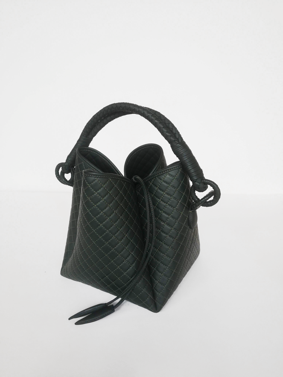 Chloé - Tulip Mini Bucket Bag  HBX - HYPEBEAST 為您搜羅全球潮流時尚品牌