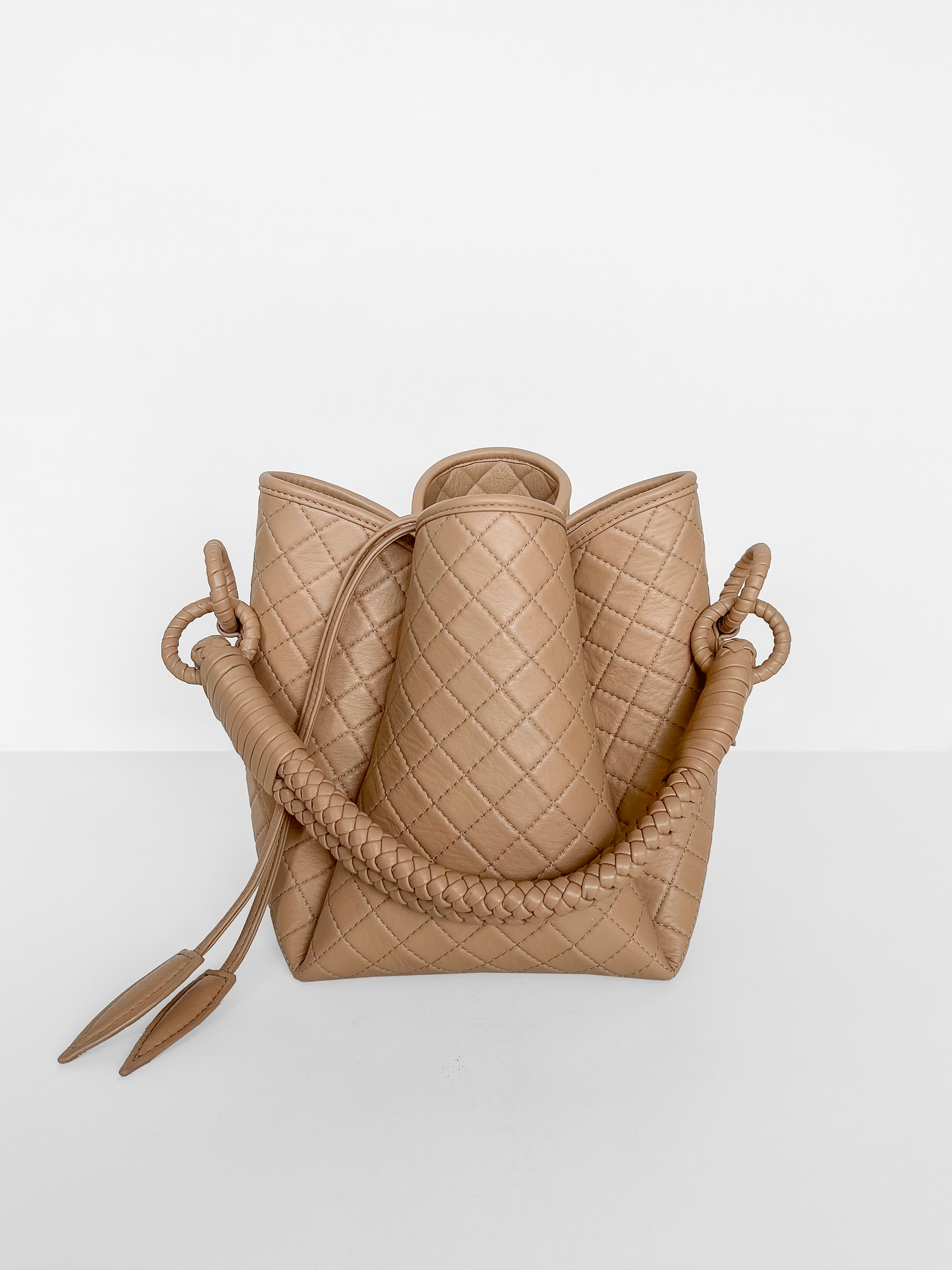 Tulip Bucket Bag, Cappuccino