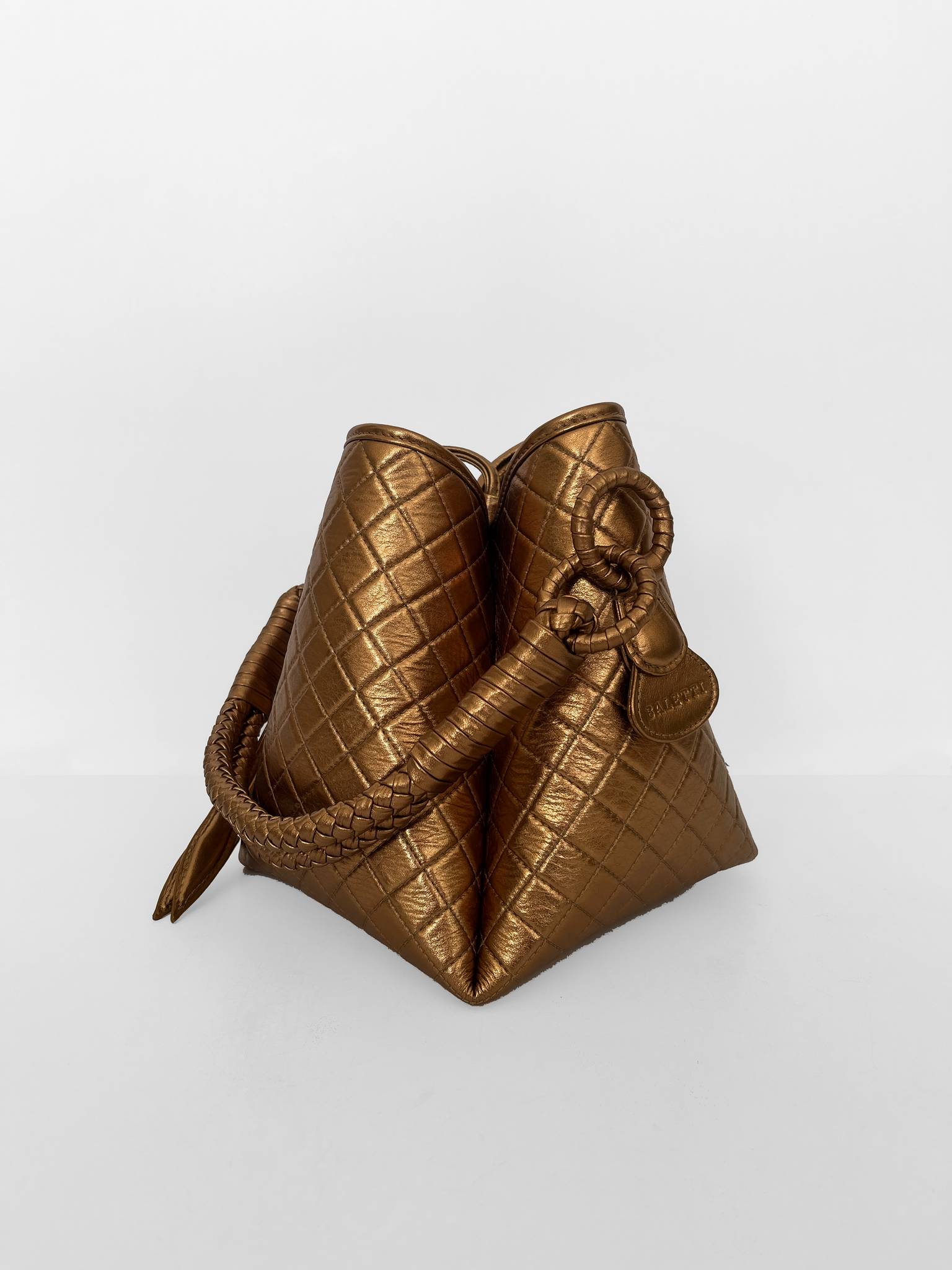 Bucket bag gold deals